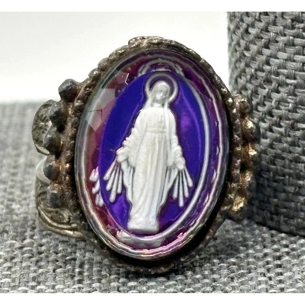 Vintage Virgin Mary Miraculous Medal Glass Cameo Iridescent Ring Silver Tone